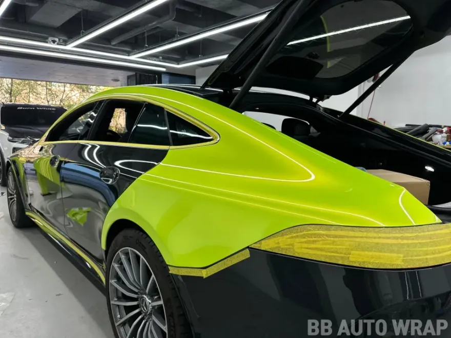 Mercedes-Benz AMG GTのカーラッピング事例|ネオンイエロー 施工写真 2-3