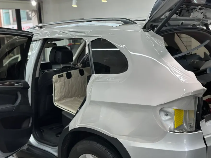 BMW X5のカーラッピング事例 施工写真 4-2