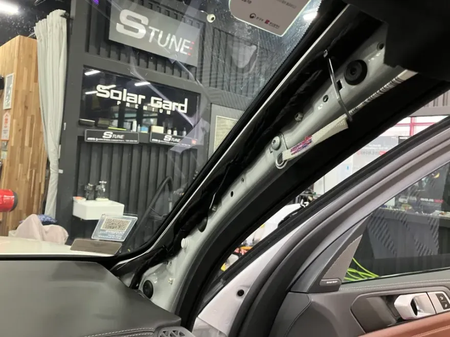 BMW X5 G05 ドライブレコーダー取付事例|費用目安・仕上がり 施工写真 3-1