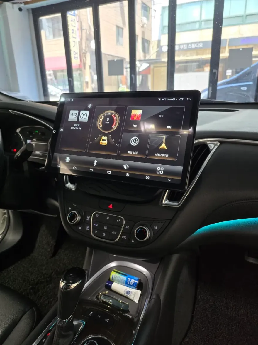 Chevrolet MalibuのAndroid Auto・CarPlay取付事例 施工写真 2-2