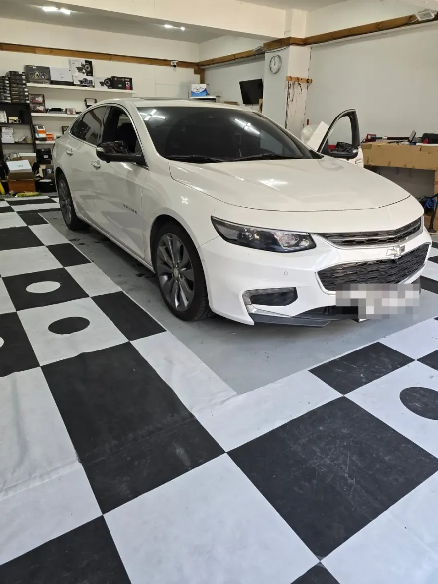 Chevrolet MalibuのAndroid Auto・CarPlay取付事例 施工写真 3-2