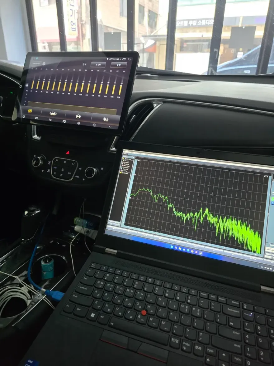 Chevrolet MalibuのAndroid Auto・CarPlay取付事例 施工写真 1-3