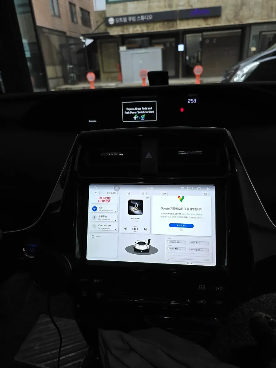 Toyota PriusのAndroid Auto・CarPlay取付事例 施工写真 2-2