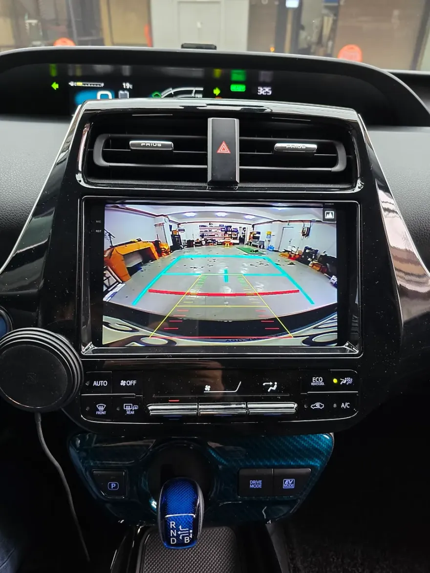 Toyota PriusのAndroid Auto・CarPlay取付事例 施工写真 3-2