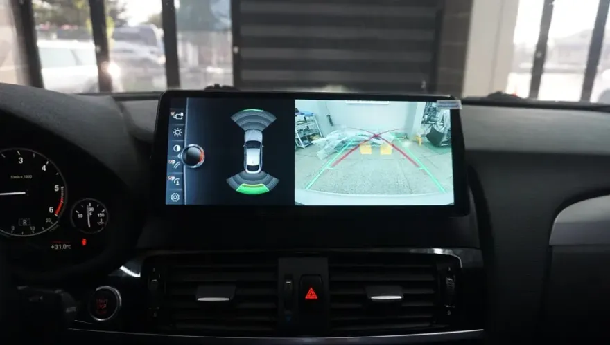 BMW X4のAndroid Auto・CarPlay取付事例 施工写真 1-2