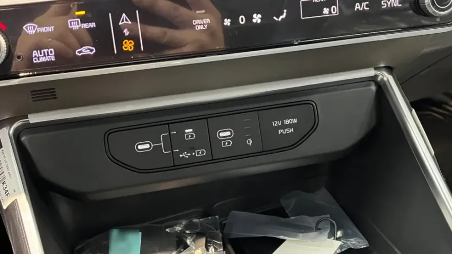 Kia Carnival 4th Genのガラスコーティング事例|費用目安・仕上がり 施工写真 1-3