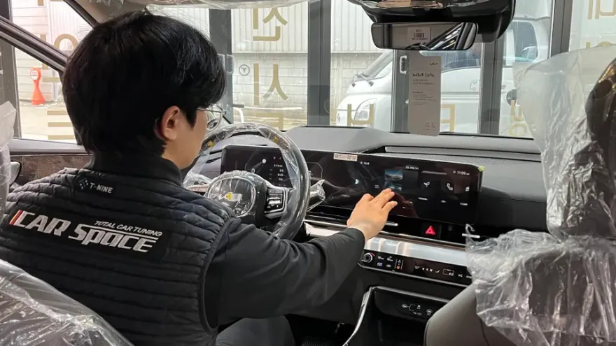 Kia Carnival 4th Genのガラスコーティング事例|費用目安・仕上がり 施工写真 2-3