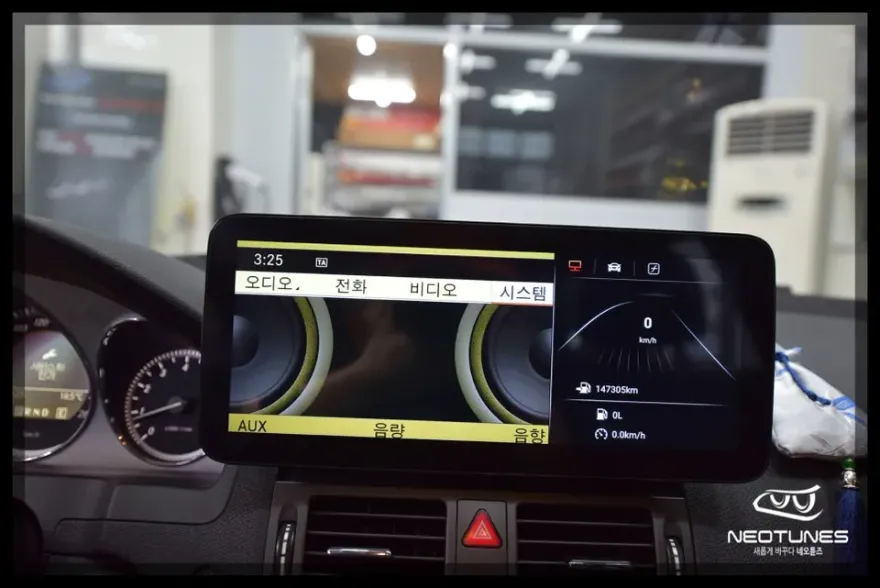 Mercedes-Benz C-ClassのAndroid Auto・CarPlay取付事例 施工写真 1-2