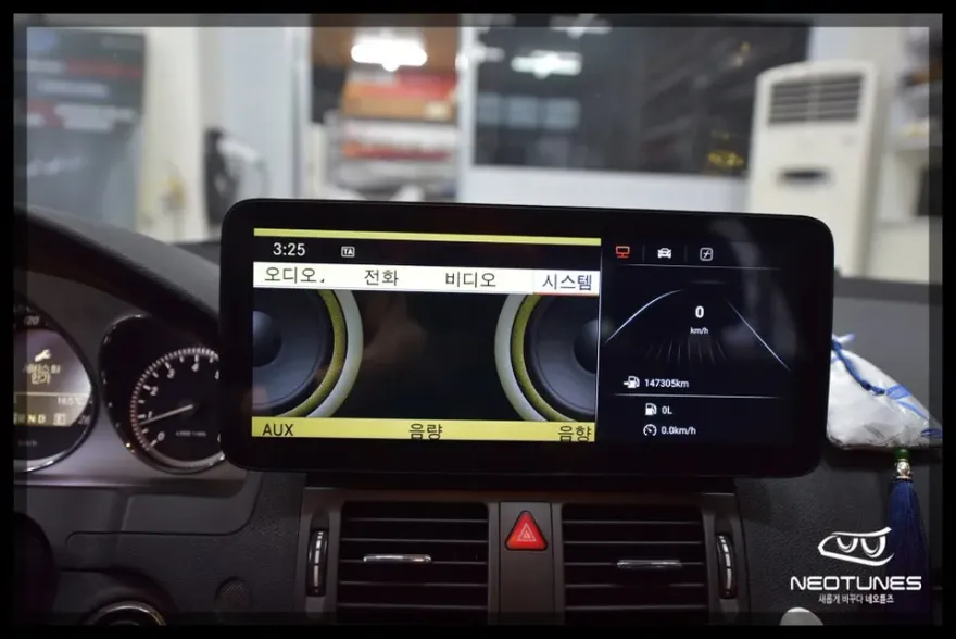Mercedes-Benz C-ClassのAndroid Auto・CarPlay取付事例 施工写真 3-2