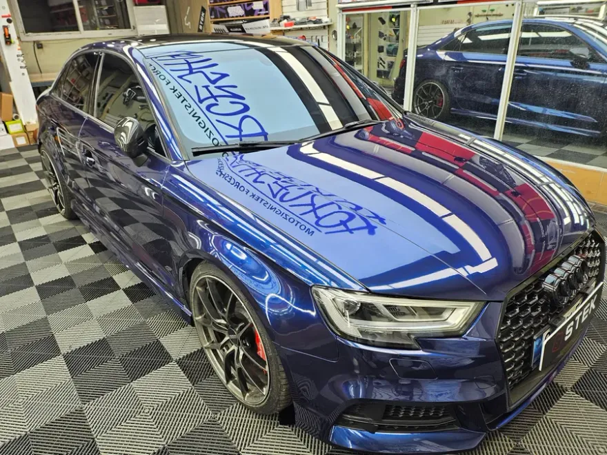 Audi A3のカーラッピング事例｜ラヴァナブルーへのカスタム 施工写真 4-2
