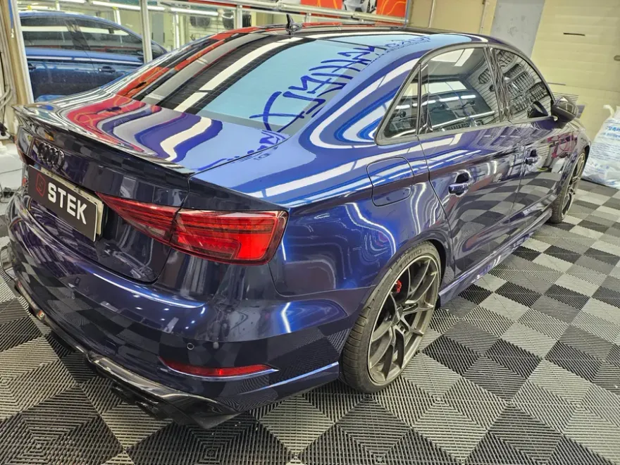 Audi A3のカーラッピング事例｜ラヴァナブルーへのカスタム 施工写真 1-3