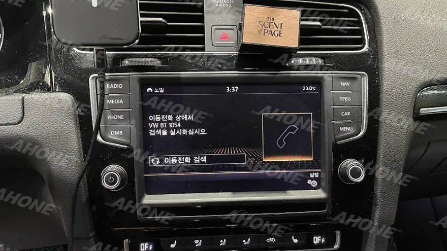 Volkswagen GolfのAndroid Auto・CarPlay取付事例 施工写真 3-2