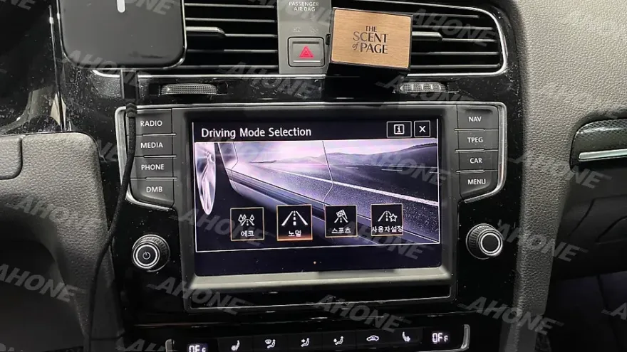 Volkswagen GolfのAndroid Auto・CarPlay取付事例 施工写真 4-2