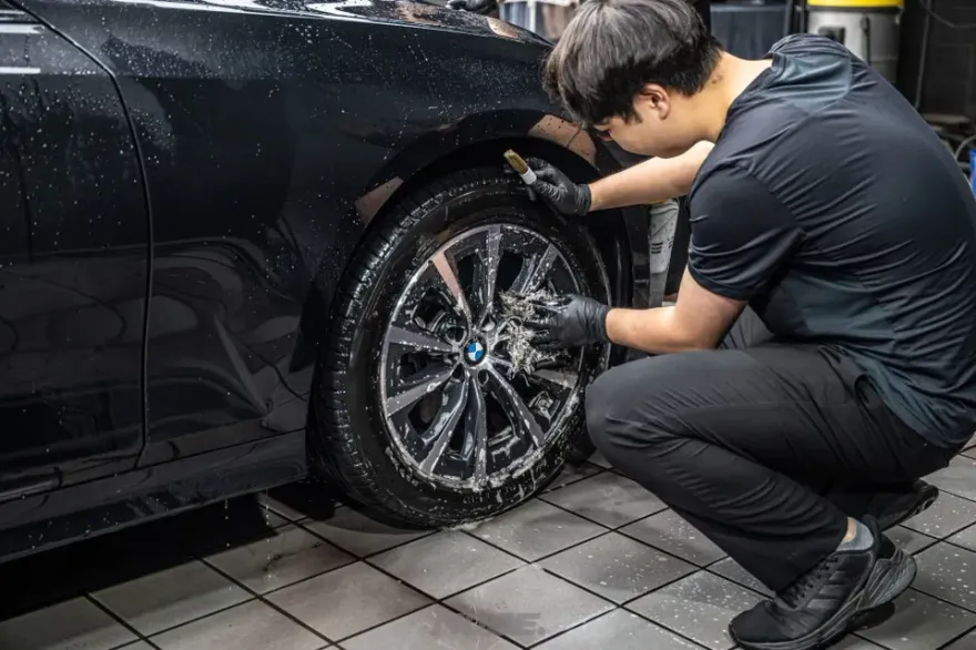 BMW 3 Seriesのガラスコーティング事例|韓国での施工目安 施工写真 2-3