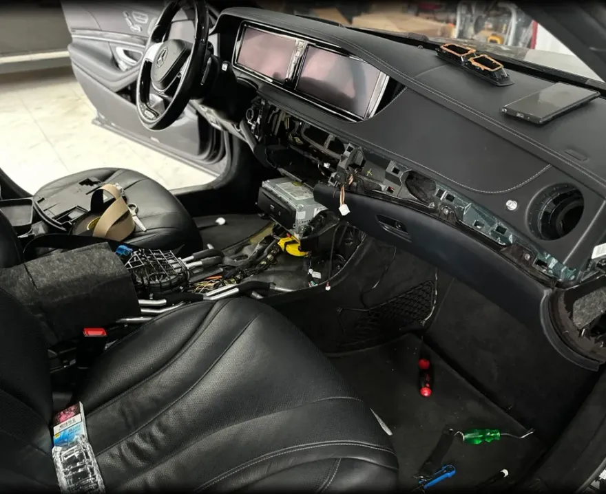 Mercedes-Benz S-Class W222のAndroid Auto・CarPlay取付事例 施工写真 2-2