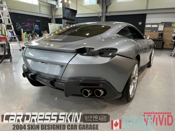 Ferrari Romaのカーラッピング事例|グロウパール色 施工写真 3-2