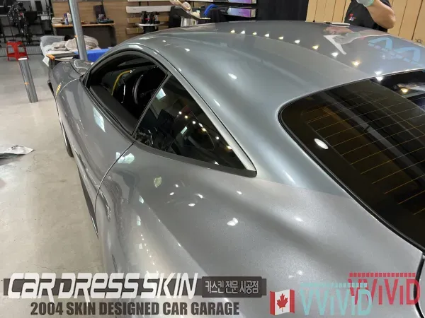 Ferrari Romaのカーラッピング事例|グロウパール色 施工写真 3-3