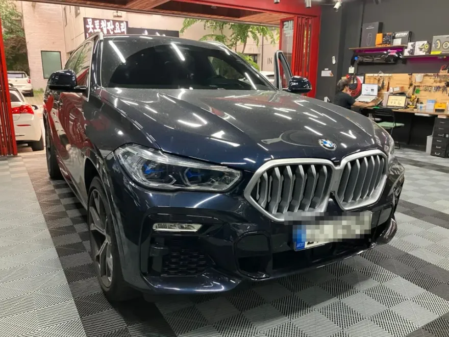 BMW X6 G06のドラレコ取付事例|費用目安・仕上がり 施工写真 1-1