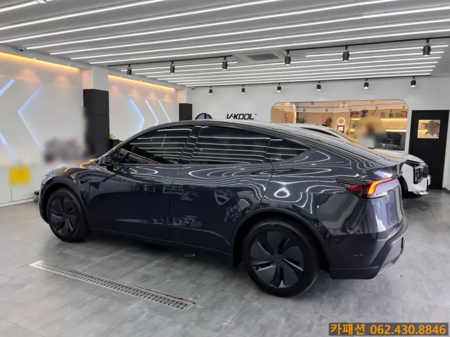 Tesla Model Y dash cam installation result