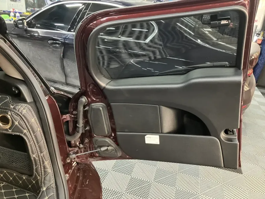 MINI Clubmanのドラレコ取付事例｜韓国での施工費用目安 施工写真 3-3