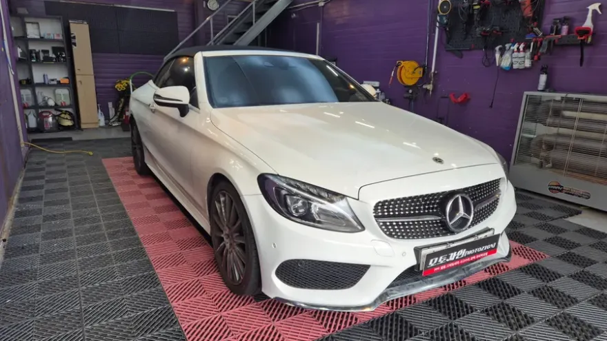 Mercedes-Benz Cクラス カブリオレのガラスコーティング事例 施工写真 2-1