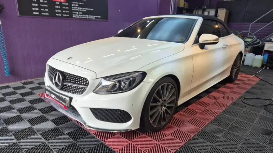Mercedes-Benz Cクラス カブリオレのガラスコーティング事例 施工写真 3-1