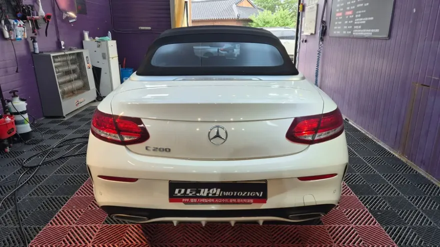 Mercedes-Benz Cクラス カブリオレのガラスコーティング事例 施工写真 3-2