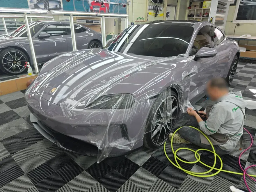 Porsche Taycan PPF施工事例|費用目安と仕上がり 施工写真 3-1