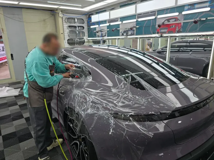 Porsche Taycan PPF施工事例|費用目安と仕上がり 施工写真 4-1