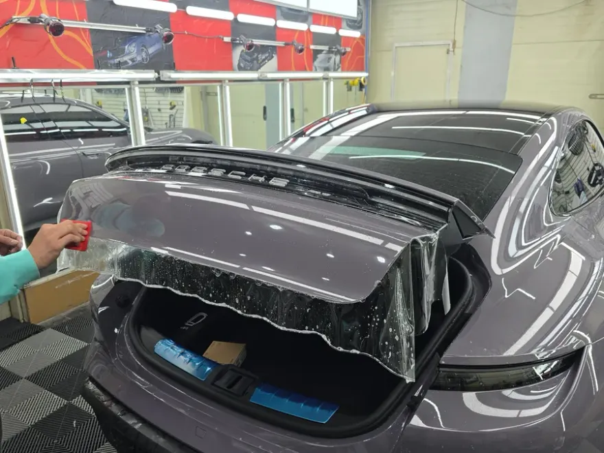 Porsche Taycan PPF施工事例|費用目安と仕上がり 施工写真 1-2