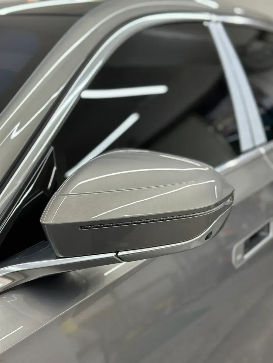 BMW 7 Seriesのカーラッピング事例|費用目安・仕上がり 施工写真 2-1