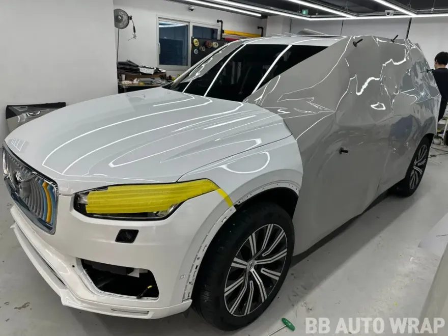 Volvo XC90のカーラッピング事例|AXチョークグレー 施工写真 1-2
