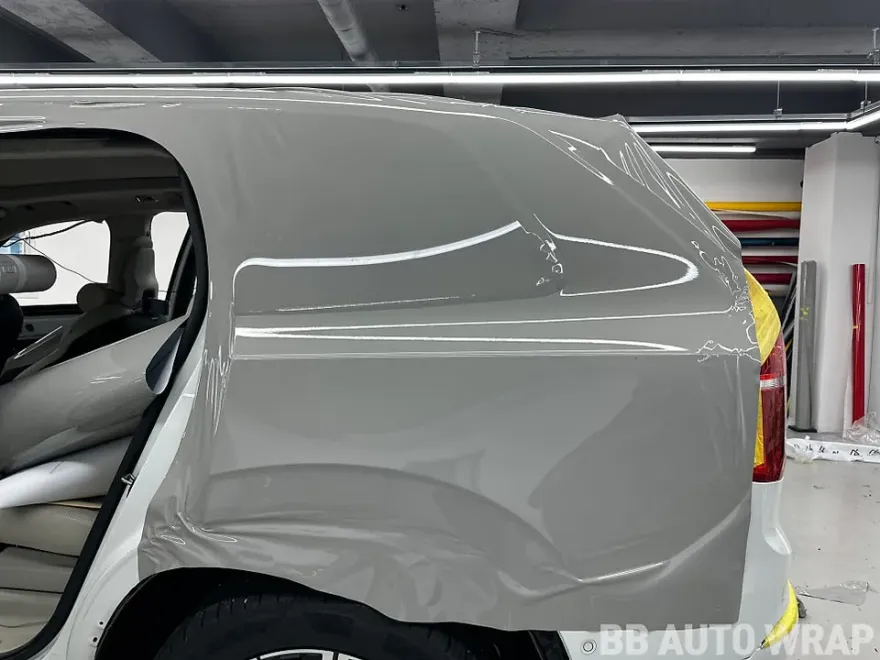 Volvo XC90のカーラッピング事例|AXチョークグレー 施工写真 2-2