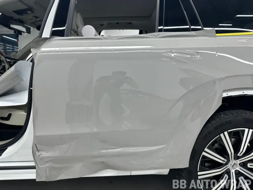 Volvo XC90のカーラッピング事例|AXチョークグレー 施工写真 1-3