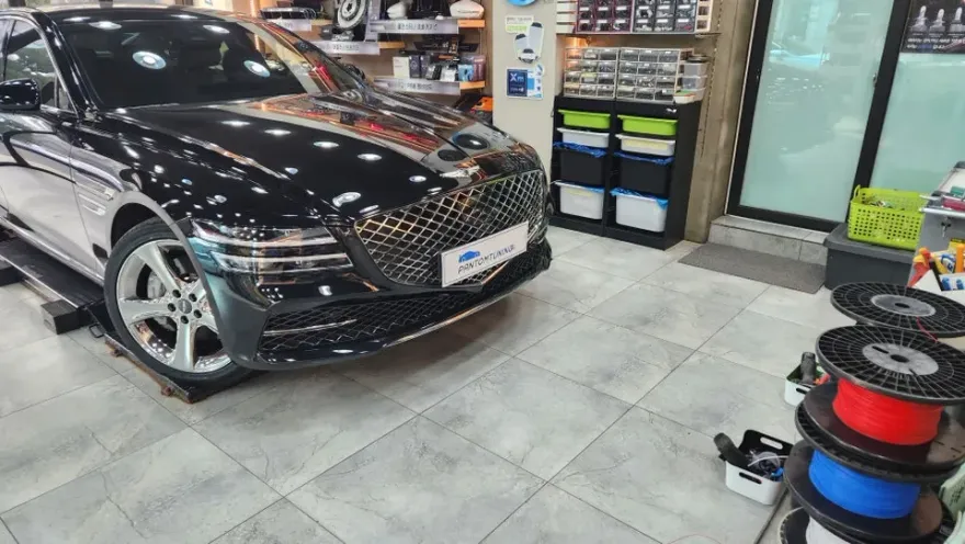 Genesis G80 RG3のカーラッピング事例|費用目安・仕上がり 施工写真 2-1