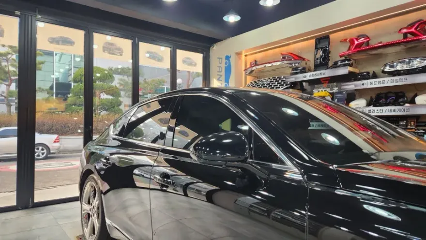 Genesis G80 RG3のカーラッピング事例|費用目安・仕上がり 施工写真 1-2