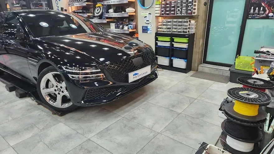 Genesis G80 RG3のカーラッピング事例|費用目安・仕上がり 施工写真 1-3