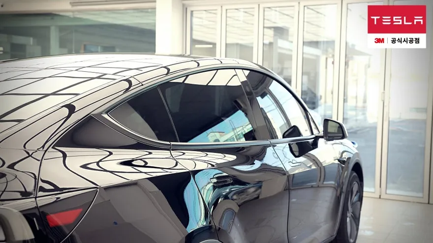 Tesla Model Yのカーフィルム施工事例|費用目安・仕上がり 施工写真 2-2
