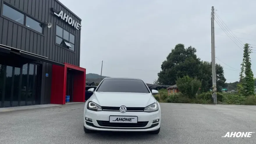 Volkswagen Golf dash cam installation result
