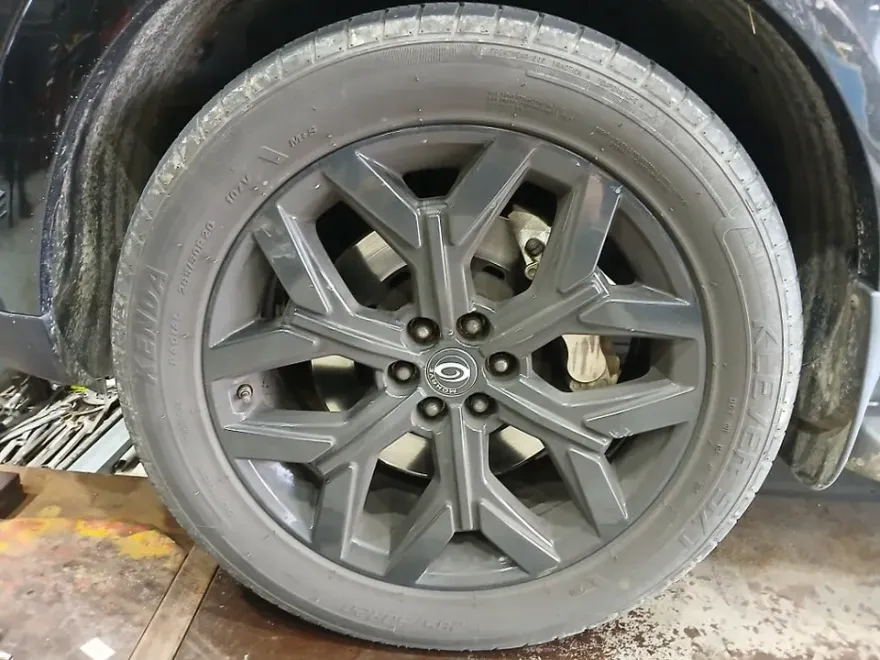 Kia Mohave The Masterのホイールリペア・塗装事例 施工写真 3-1