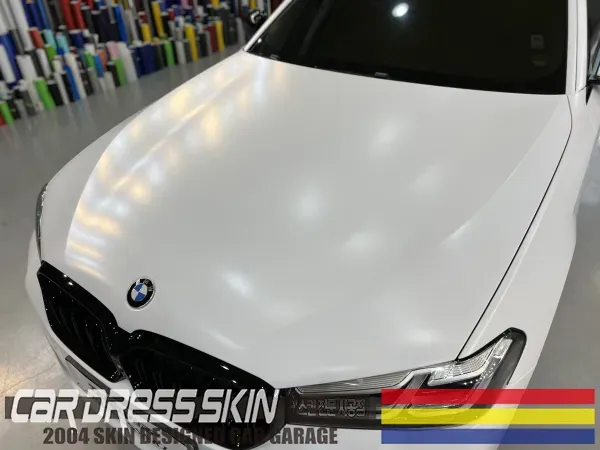 BMW 5 Series G30 カーラッピング事例|サテンホワイトの費用目安 施工写真 2-3