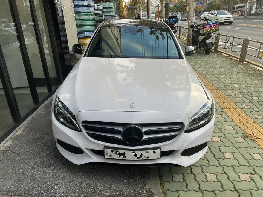 Mercedes-Benz W205 Cクラスのラッピング事例｜費用目安・仕上がり 施工写真 1-1