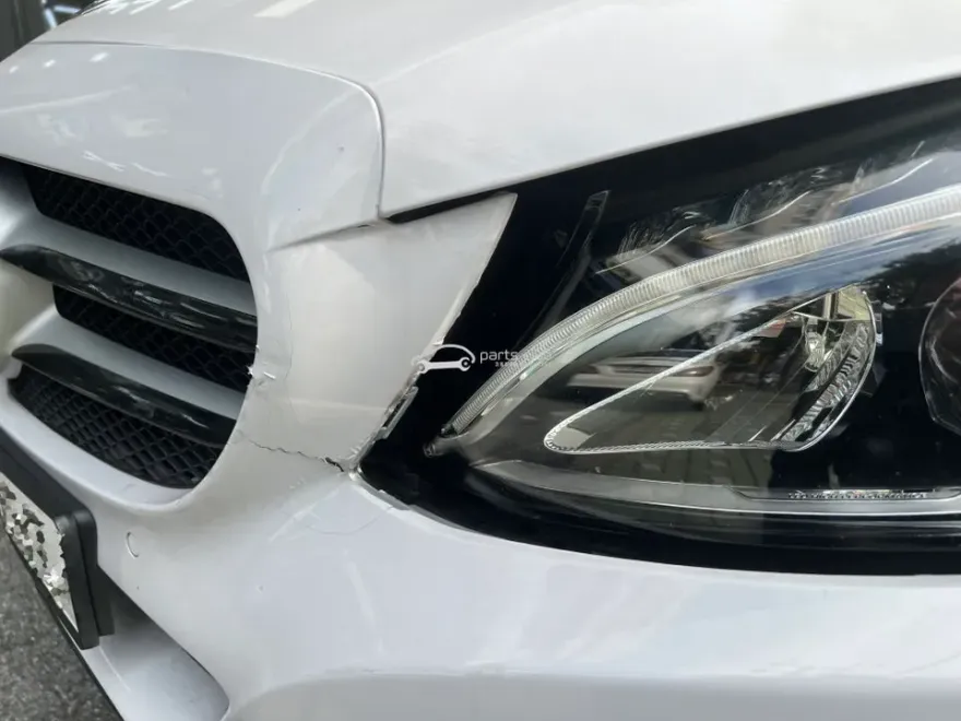 Mercedes-Benz W205 Cクラスのラッピング事例｜費用目安・仕上がり 施工写真 3-2