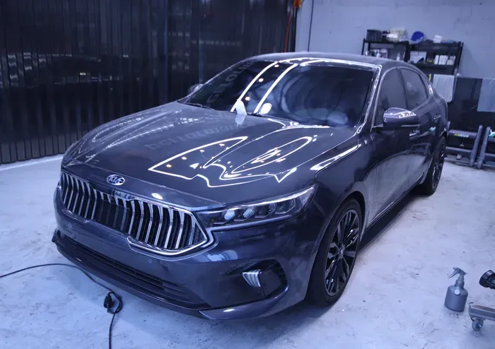 Kia K7 Premierのガラスコーティング事例|費用目安・仕上がり 施工写真 1-2