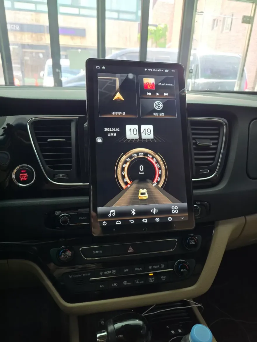 Kia CarnivalのAndroid Auto・CarPlay取付事例 施工写真 3-2