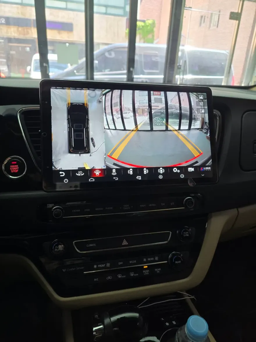 Kia CarnivalのAndroid Auto・CarPlay取付事例 施工写真 4-2