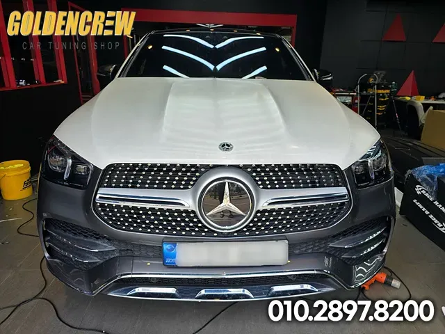 Mercedes-Benz GLEのカーラッピング事例|サテンホワイトの高級感 施工写真 1-1