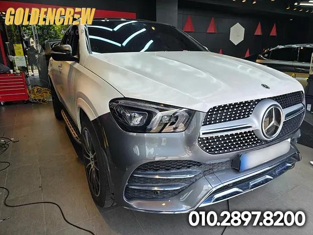Mercedes-Benz GLEのカーラッピング事例|サテンホワイトの高級感 施工写真 3-1