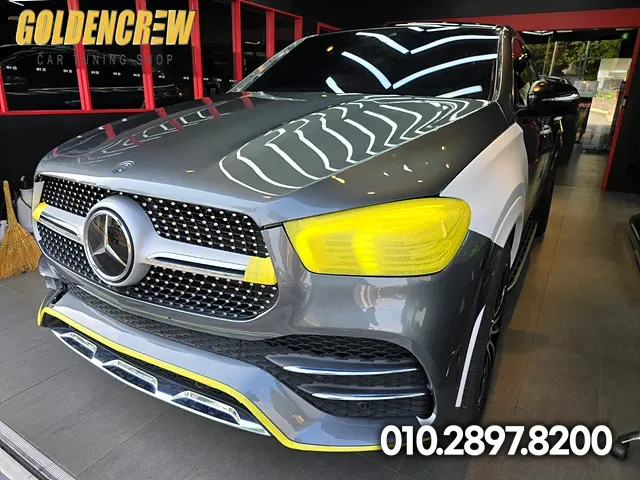 Mercedes-Benz GLEのカーラッピング事例|サテンホワイトの高級感 施工写真 2-3