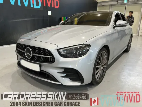 Mercedes-Benz Eクラス W213のカーラッピング事例|費用目安・仕上がり 施工写真 2-1